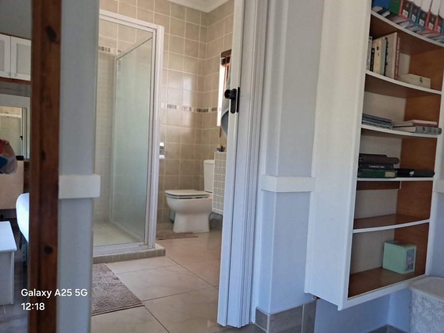 6 Bedroom Property for Sale in Umtentweni KwaZulu-Natal