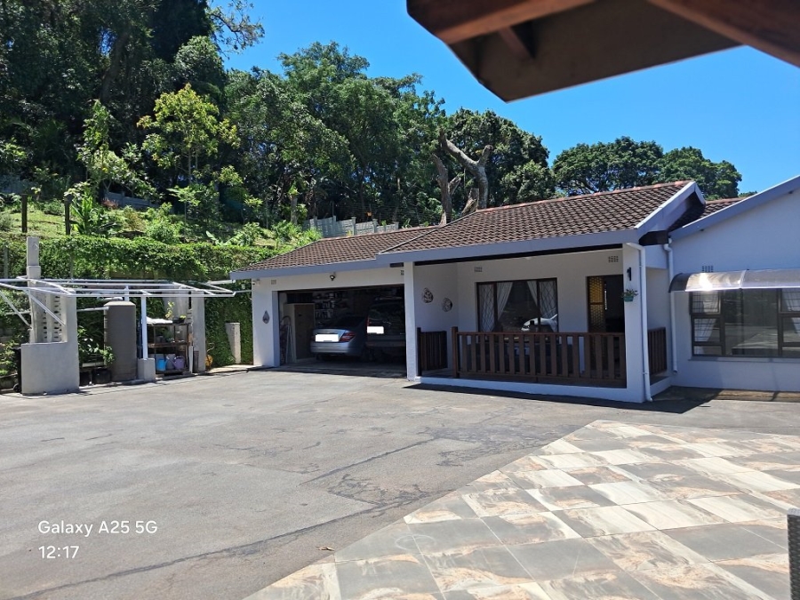 6 Bedroom Property for Sale in Umtentweni KwaZulu-Natal