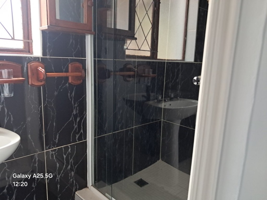 6 Bedroom Property for Sale in Umtentweni KwaZulu-Natal