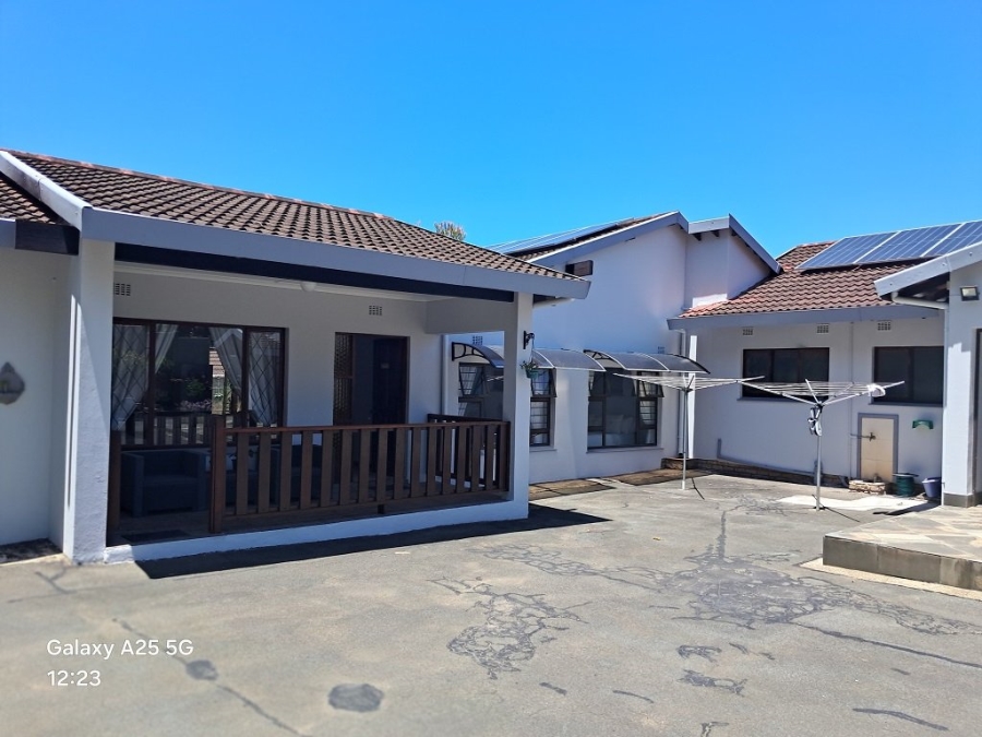 6 Bedroom Property for Sale in Umtentweni KwaZulu-Natal
