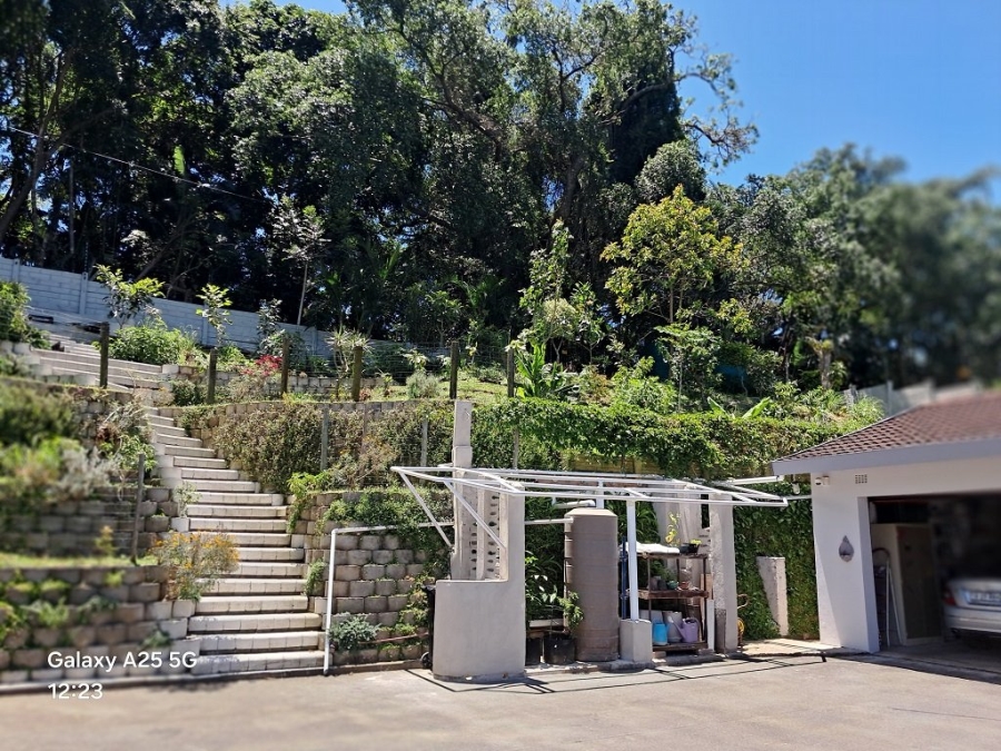 6 Bedroom Property for Sale in Umtentweni KwaZulu-Natal