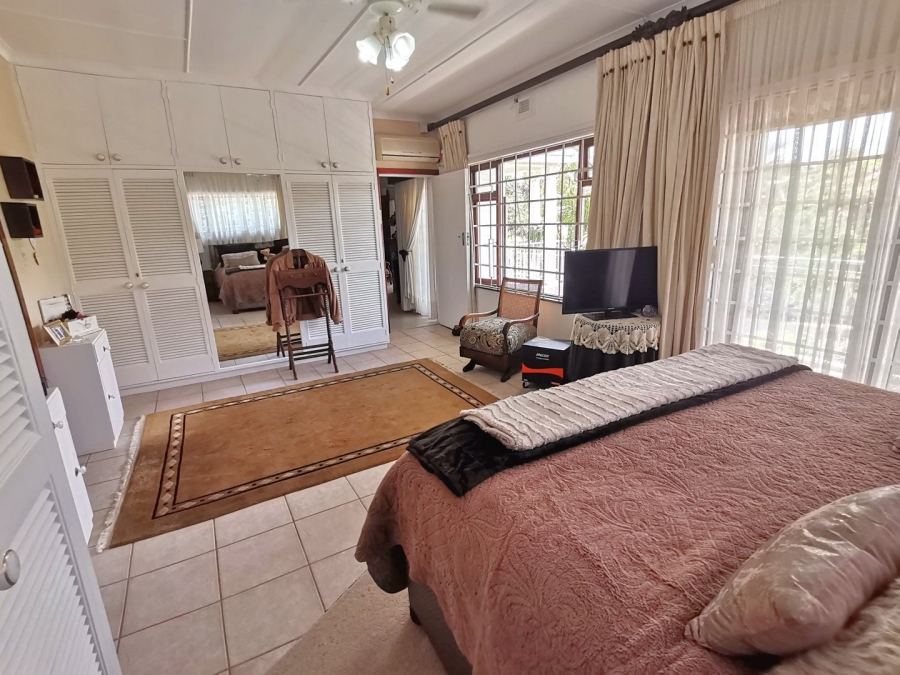 6 Bedroom Property for Sale in St Michaels On Sea KwaZulu-Natal