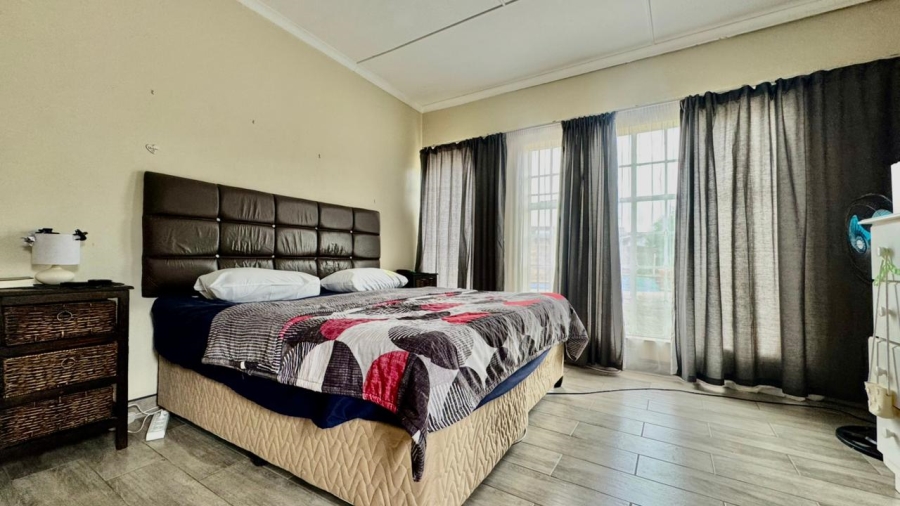 4 Bedroom Property for Sale in Huttenheights KwaZulu-Natal