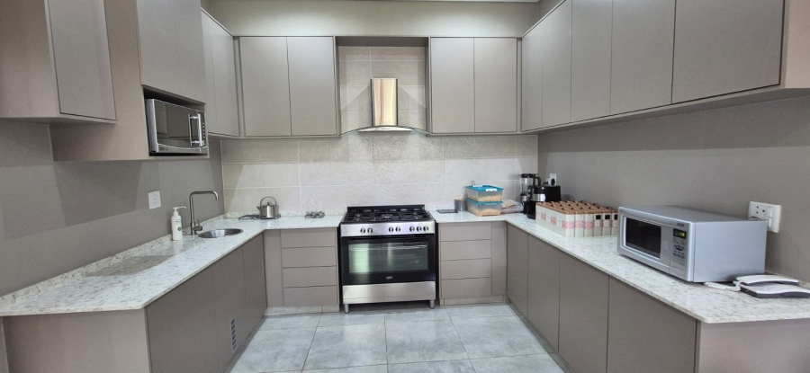 5 Bedroom Property for Sale in Huttenheights KwaZulu-Natal