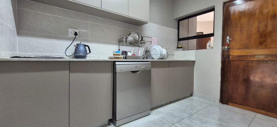 5 Bedroom Property for Sale in Huttenheights KwaZulu-Natal