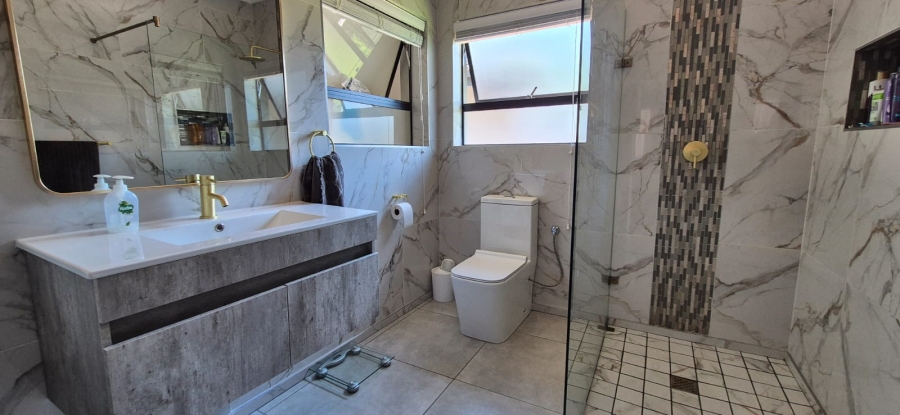 5 Bedroom Property for Sale in Huttenheights KwaZulu-Natal