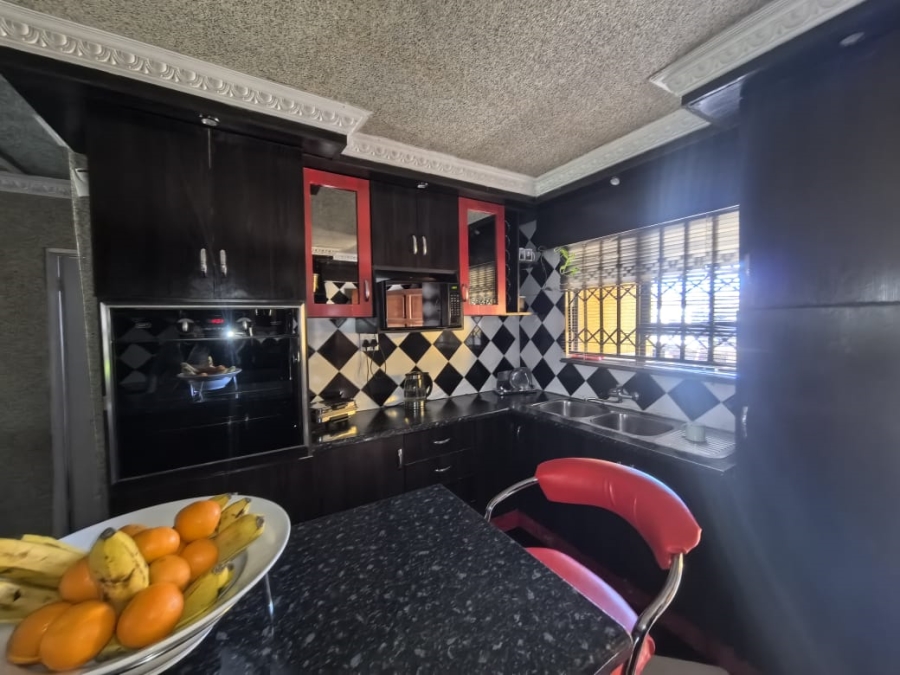  Bedroom Property for Sale in Osizweni KwaZulu-Natal