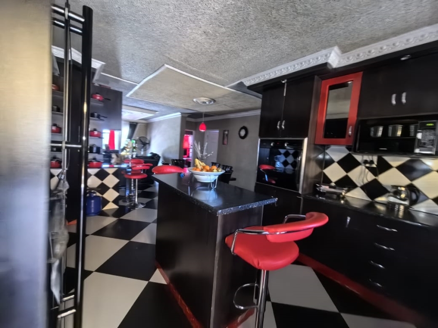  Bedroom Property for Sale in Osizweni KwaZulu-Natal