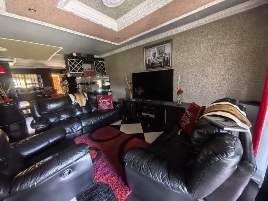  Bedroom Property for Sale in Osizweni KwaZulu-Natal