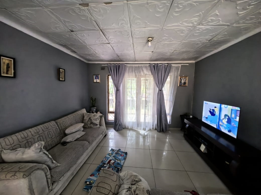 To Let 3 Bedroom Property for Rent in Pineview KwaZulu-Natal