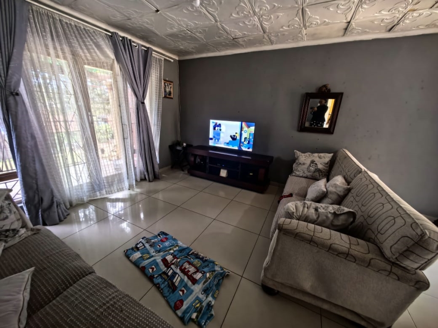 To Let 3 Bedroom Property for Rent in Pineview KwaZulu-Natal