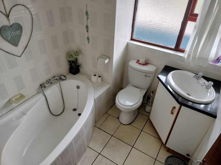 2 Bedroom Property for Sale in Manaba Beach KwaZulu-Natal