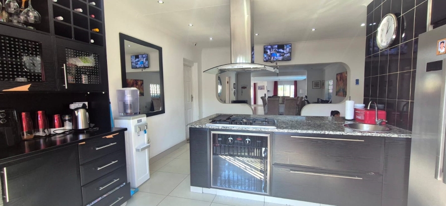 5 Bedroom Property for Sale in Brighton Beach KwaZulu-Natal