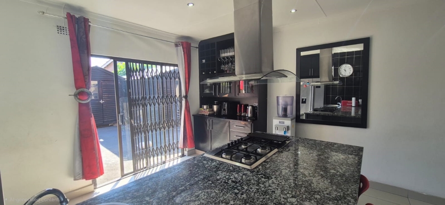 5 Bedroom Property for Sale in Brighton Beach KwaZulu-Natal