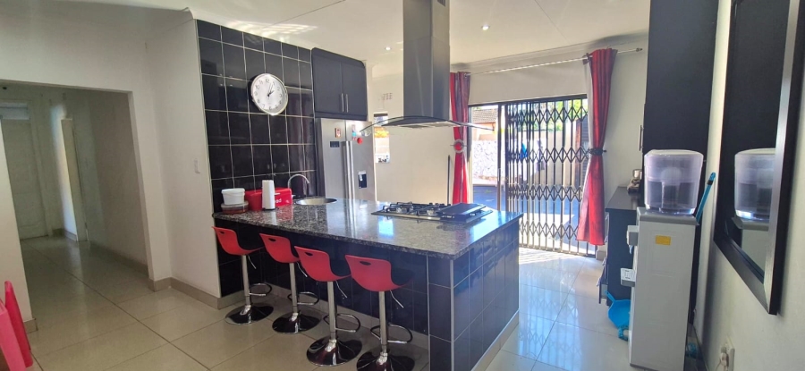 5 Bedroom Property for Sale in Brighton Beach KwaZulu-Natal