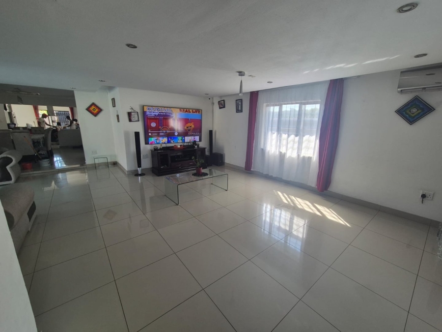 5 Bedroom Property for Sale in Brighton Beach KwaZulu-Natal