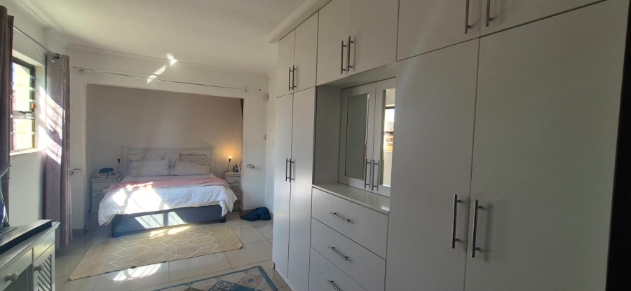 5 Bedroom Property for Sale in Brighton Beach KwaZulu-Natal