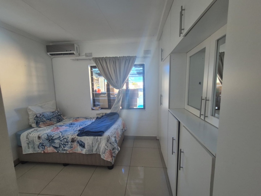 5 Bedroom Property for Sale in Brighton Beach KwaZulu-Natal