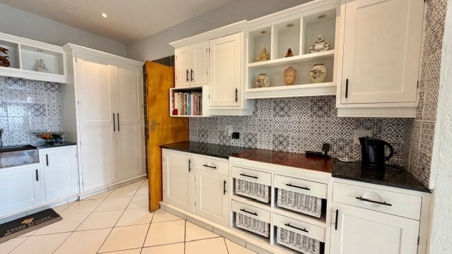 4 Bedroom Property for Sale in Uvongo KwaZulu-Natal
