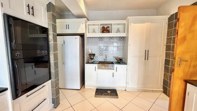 4 Bedroom Property for Sale in Uvongo KwaZulu-Natal