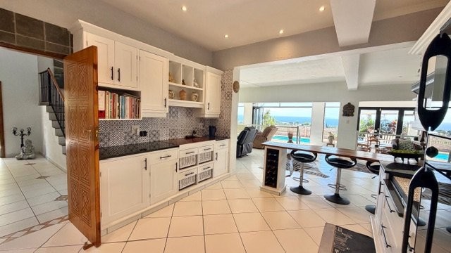 4 Bedroom Property for Sale in Uvongo KwaZulu-Natal