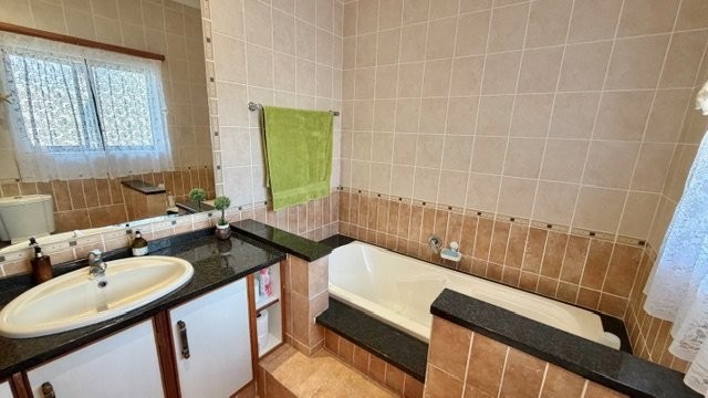 4 Bedroom Property for Sale in Uvongo KwaZulu-Natal