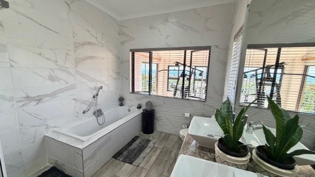 4 Bedroom Property for Sale in Uvongo KwaZulu-Natal