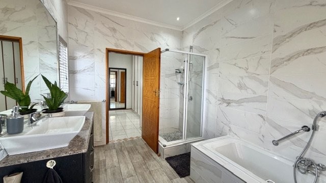 4 Bedroom Property for Sale in Uvongo KwaZulu-Natal