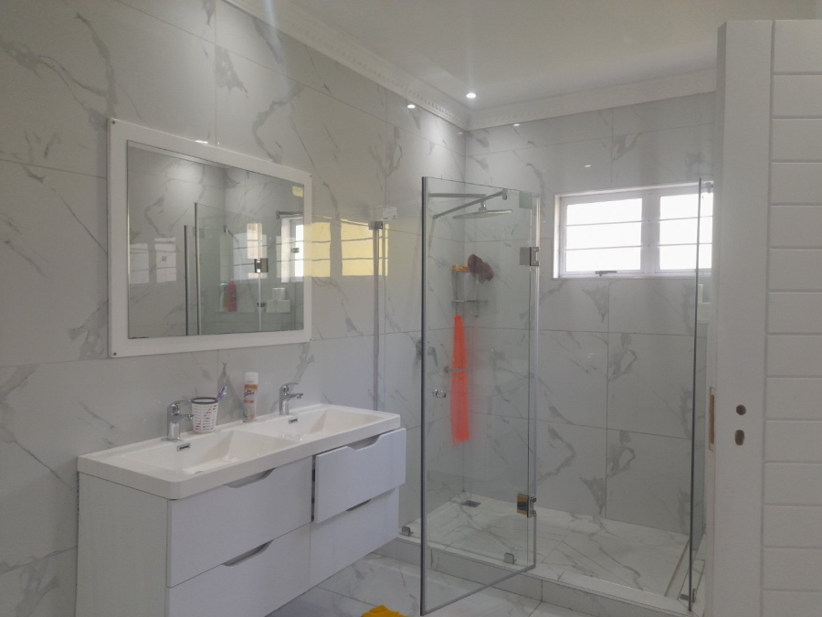 5 Bedroom Property for Sale in Durban North KwaZulu-Natal