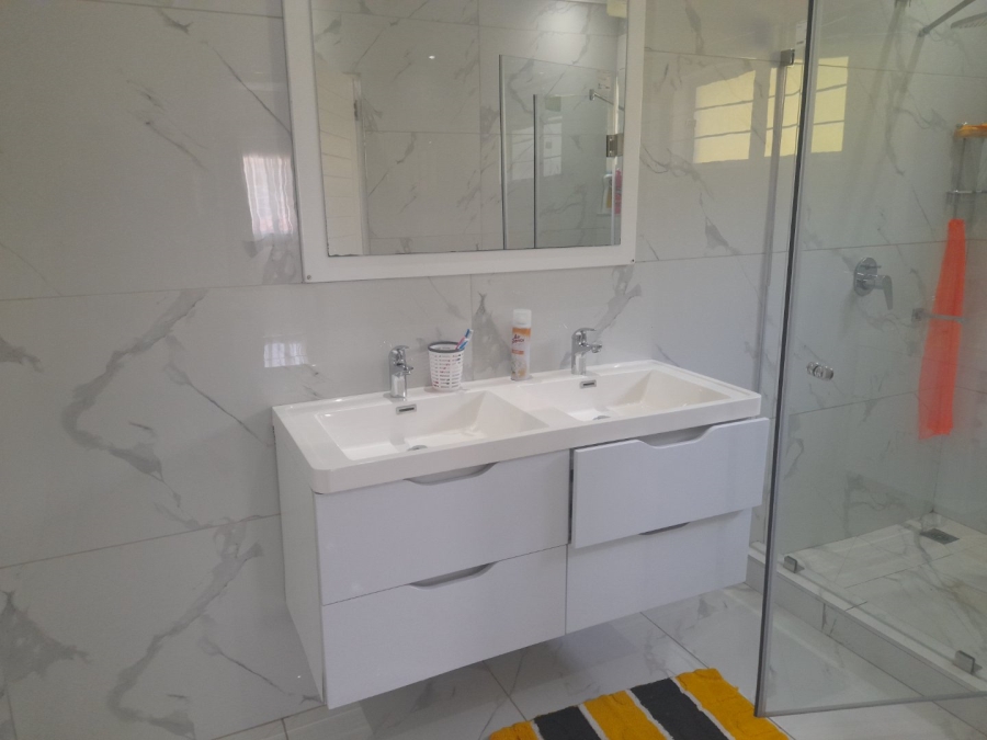 5 Bedroom Property for Sale in Durban North KwaZulu-Natal