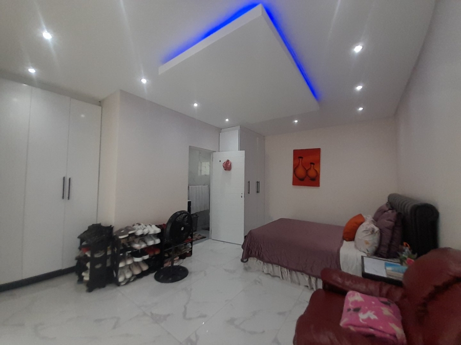 5 Bedroom Property for Sale in Durban North KwaZulu-Natal