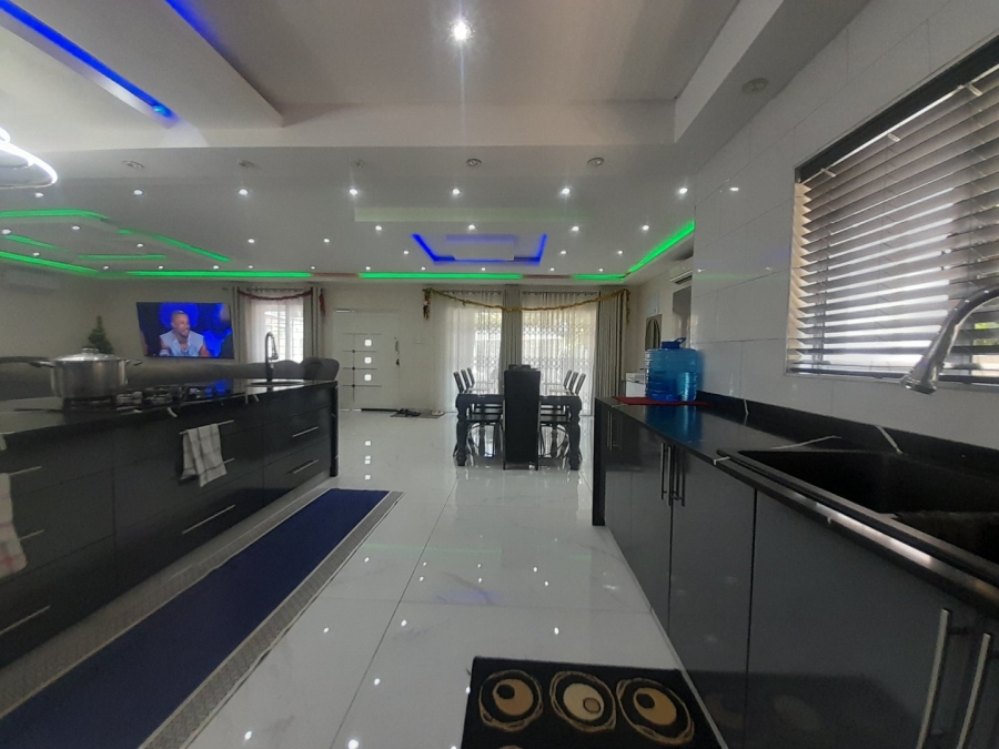 5 Bedroom Property for Sale in Durban North KwaZulu-Natal