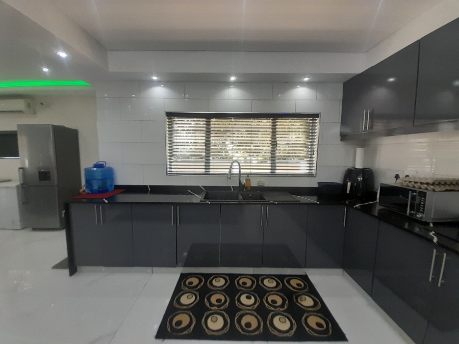 5 Bedroom Property for Sale in Durban North KwaZulu-Natal