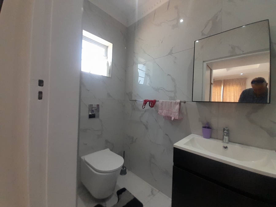 5 Bedroom Property for Sale in Durban North KwaZulu-Natal