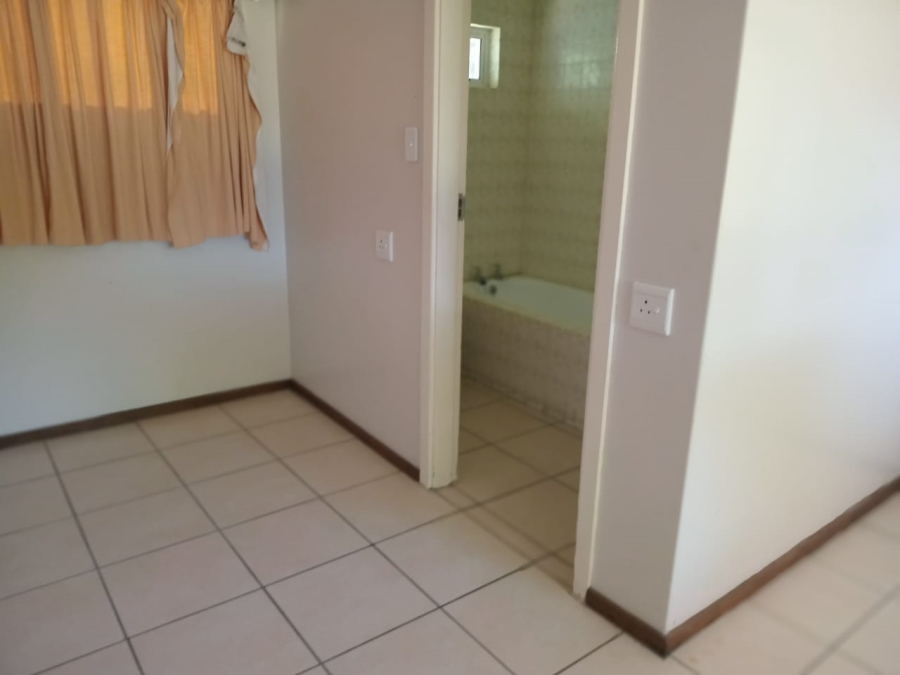 6 Bedroom Property for Sale in Pumula KwaZulu-Natal