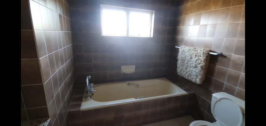 6 Bedroom Property for Sale in Pumula KwaZulu-Natal