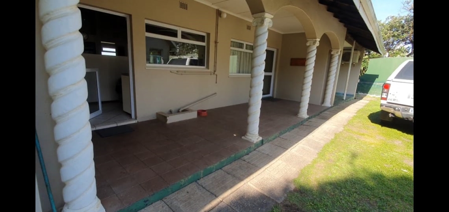 6 Bedroom Property for Sale in Pumula KwaZulu-Natal