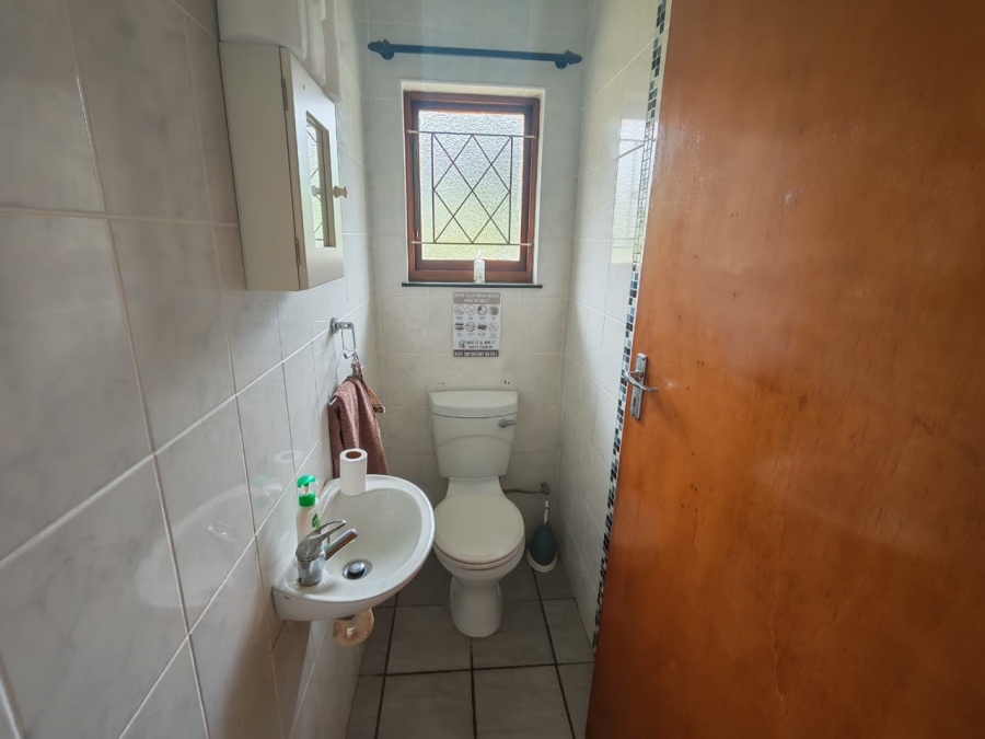 To Let 2 Bedroom Property for Rent in Umtentweni KwaZulu-Natal