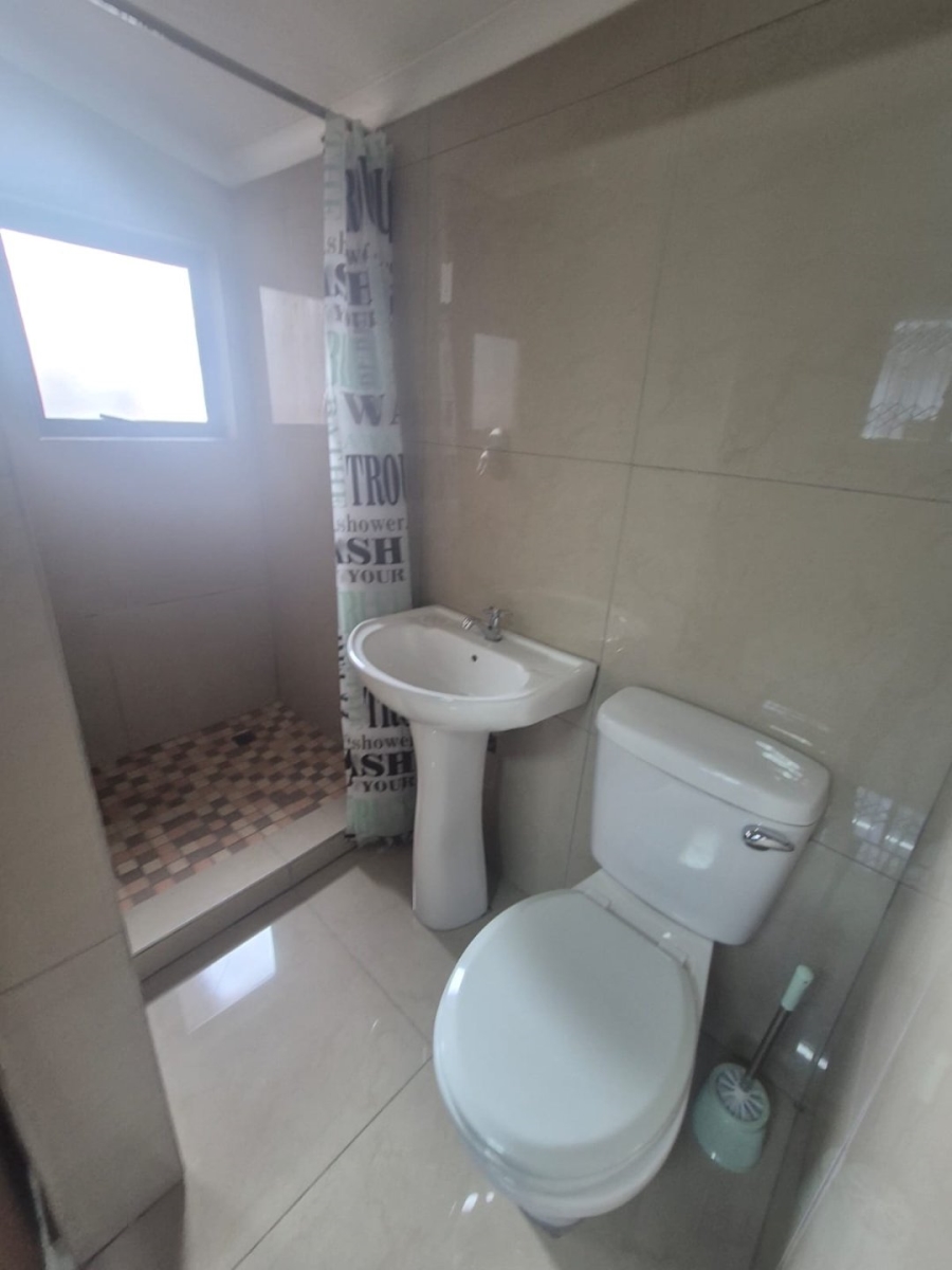 To Let 1 Bedroom Property for Rent in Bluff KwaZulu-Natal