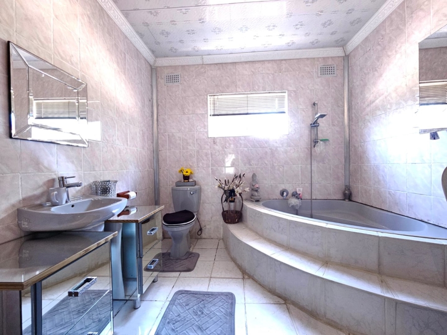 3 Bedroom Property for Sale in Parkside KwaZulu-Natal