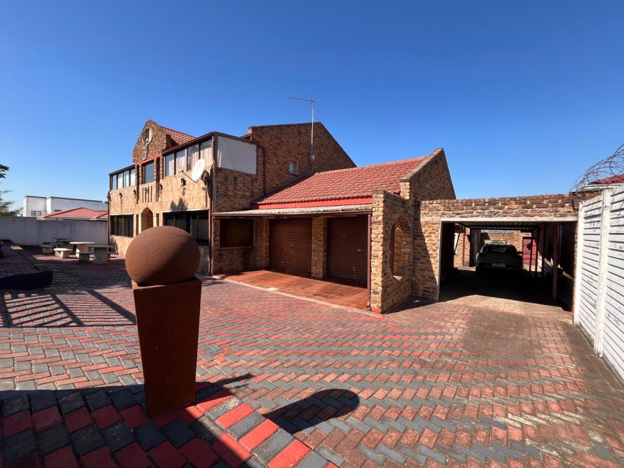 12 Bedroom Property for Sale in Aviary Hill KwaZulu-Natal