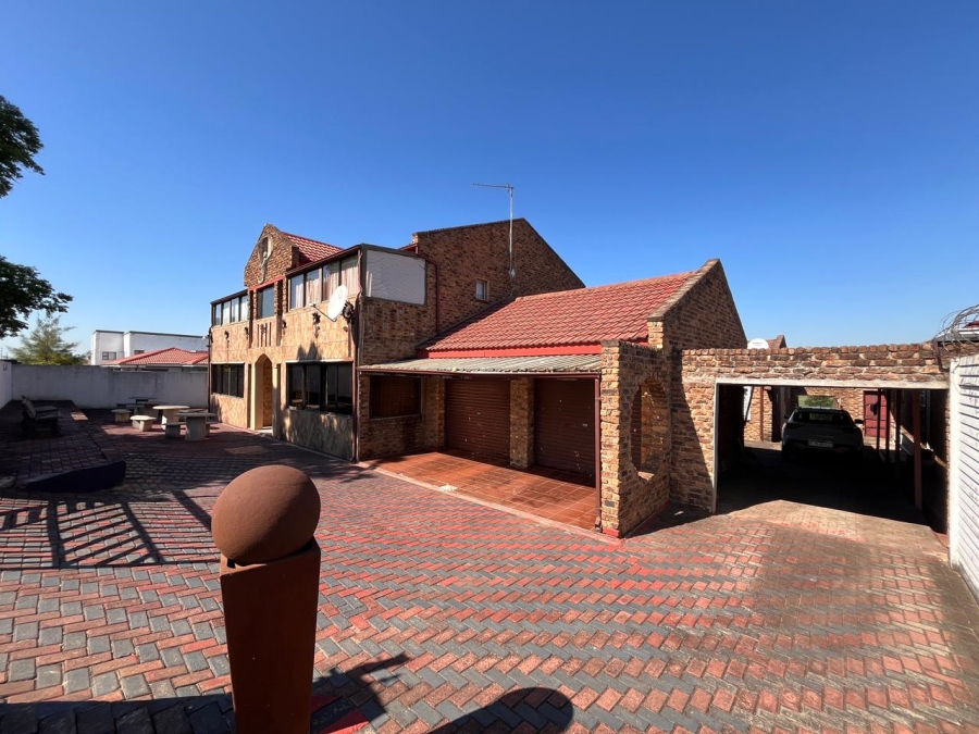 12 Bedroom Property for Sale in Aviary Hill KwaZulu-Natal