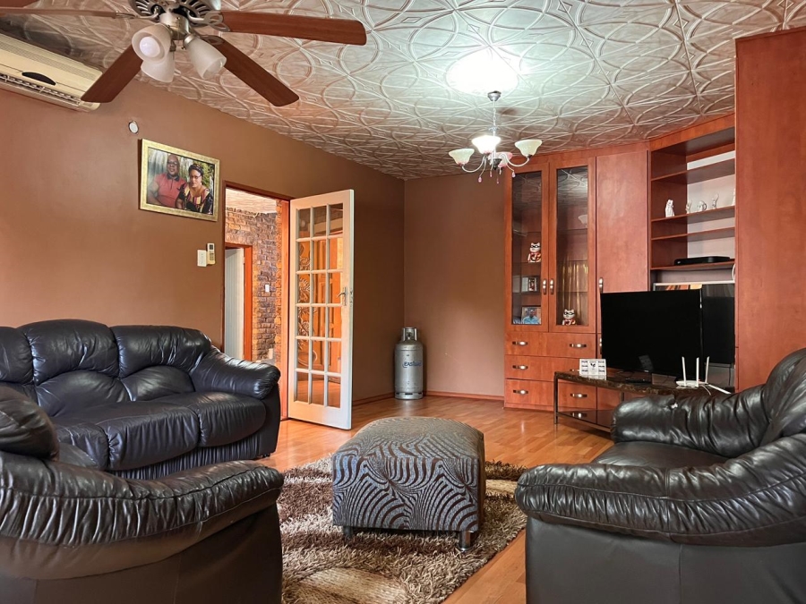 12 Bedroom Property for Sale in Aviary Hill KwaZulu-Natal