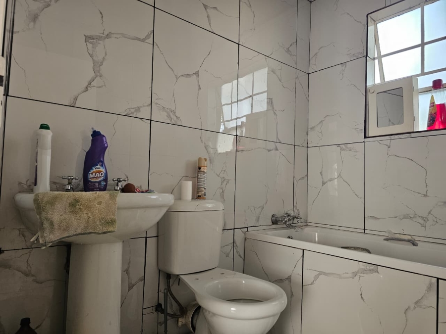 2 Bedroom Property for Sale in Sunnyridge KwaZulu-Natal