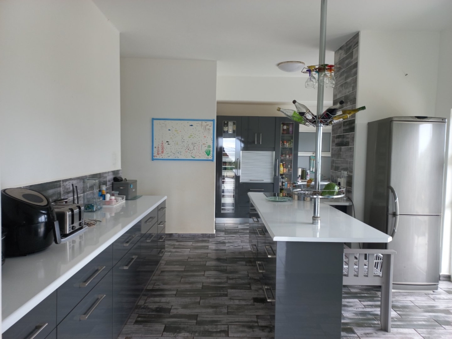 4 Bedroom Property for Sale in Leisure Crest KwaZulu-Natal