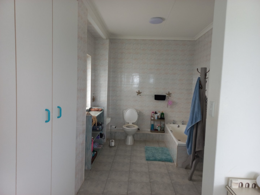 4 Bedroom Property for Sale in Leisure Crest KwaZulu-Natal