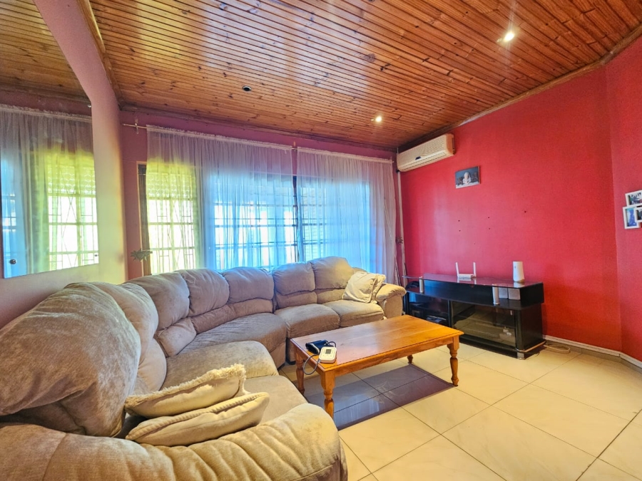 3 Bedroom Property for Sale in Highridge KwaZulu-Natal