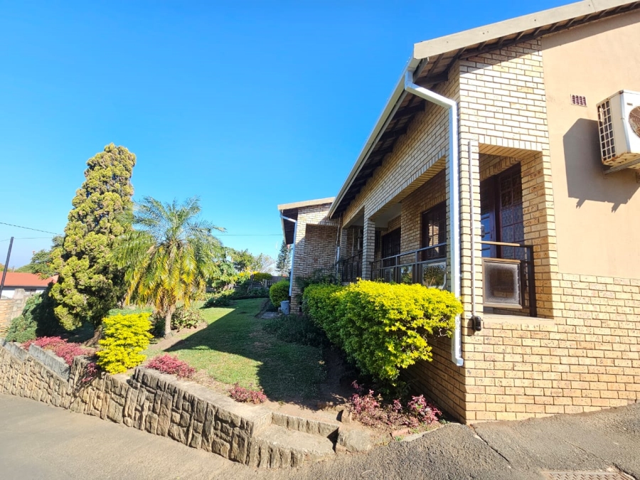 3 Bedroom Property for Sale in Highridge KwaZulu-Natal