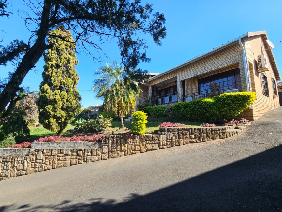 3 Bedroom Property for Sale in Highridge KwaZulu-Natal
