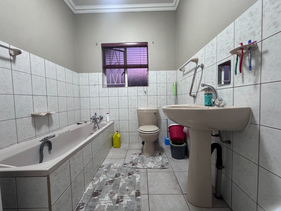 3 Bedroom Property for Sale in Huttenheights KwaZulu-Natal